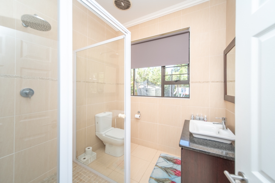 5 Bedroom Property for Sale in Beacon Bay Eastern Cape